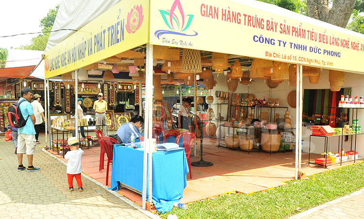 Hơn 350 gian hàng tham gia Hội chợ thương mại làng nghề truyền thống phía Nam
