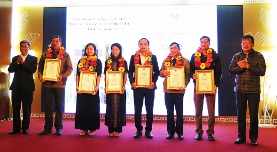 Thừa Thiên Huế trao giấy chứng nhận 25 sản phẩm OCOP năm 2020