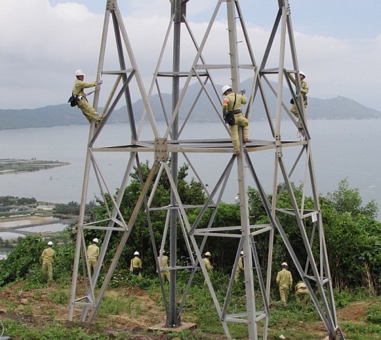 Truyền tải điện Thừa Thiên Huế đảm bảo vận hành lưới truyền tải điện trong mùa nắng nóng