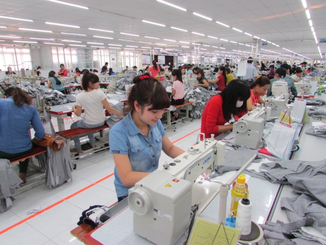 Thừa Thiên Huế: Doanh nghiệp tiếp nhận và hỗ trợ lao động ngành may khi hồi hương