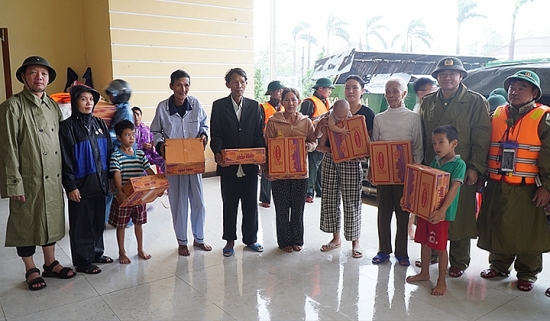 Thừa Thiên Huế: Kịp thời quan tâm, hỗ trợ người dân khó khăn vùng ngập lụt