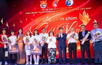 IPPG tặng 2 tỷ đồng cho 2 đội tuyển bóng đá Việt Nam