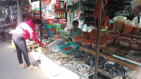 TP. Hồ Chí Minh: Tăng cường phòng chống dịch Covid-19 trong mua sắm hàng Tết