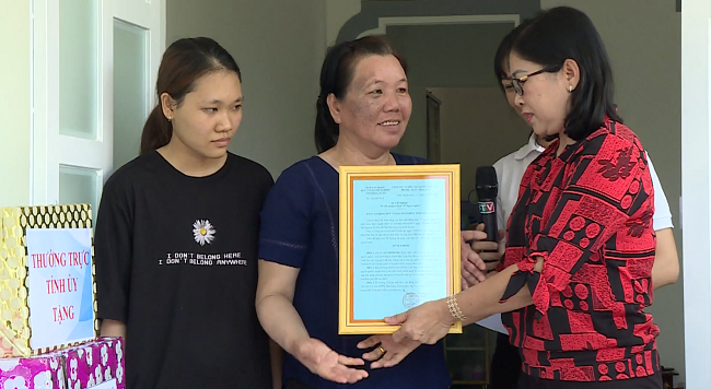 Công ty Nhiệt điện Vĩnh Tân trao tặng nhà cho gia đình nghèo tỉnh Bình Thuận