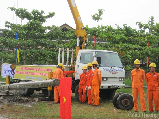 Ngành điện miền Nam đảm bảo an toàn và phòng chống tai nạn điện trong mùa mưa bão