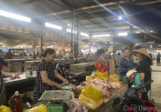 Nghệ An: Cảnh báo chủ quan, lơ là trước dịch Covid-19 tại các chợ dân sinh