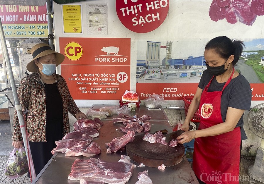 Nghệ An: Giá lợn hơi giảm sâu