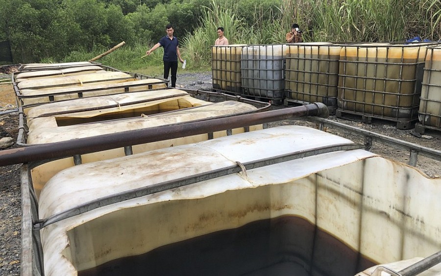 Tỉnh Nghệ An phát hiện cơ sở tái chế dầu nhớt thải trái phép quy mô lớn