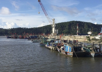 Dự báo bão số 4 đổ bộ, Nghệ An cấm tàu thuyền ra khơi