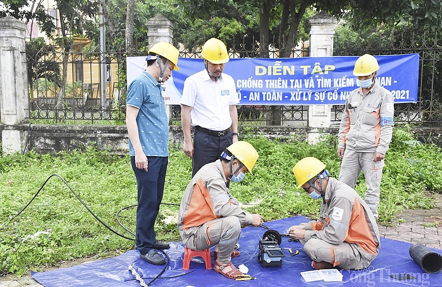 Điện lực Nghệ An tăng cường củng cố lưới điện trước mùa mưa bão
