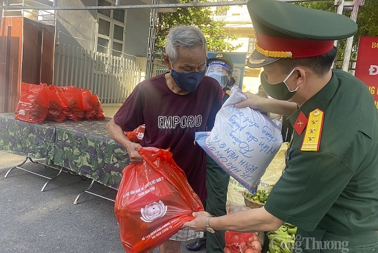 Nghệ An: Gian hàng 0 đồng chia sẻ yêu thương trong mùa dịch