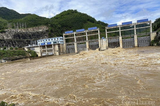 Nghệ An: Nước về hồ tăng đột biến, thủy điện Bản Ang- Khe Bố thông báo xả lũ