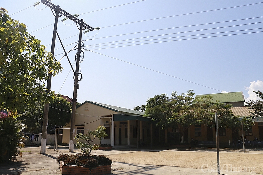 Nghệ An: Sẽ sớm xử lý đường điện cao thế giữa sân trường Châu Cam
