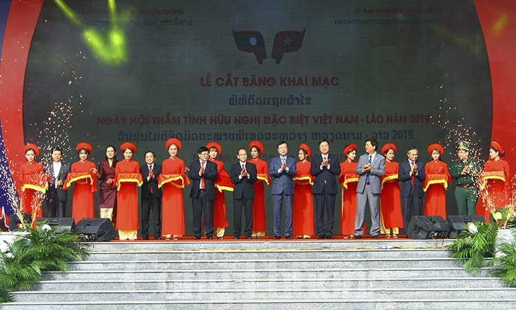 Ngày hội thắm tình hữu nghị Việt-  Lào