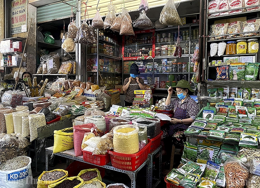 Nghệ An: Tiểu thương chợ truyền thống thấp thỏm chuẩn bị hàng Tết
