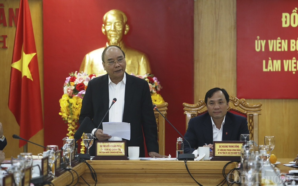 Chủ tịch nước Nguyễn Xuân Phúc: Hà Tĩnh cần đổi mới mạnh mẽ và mở cửa nền kinh tế
