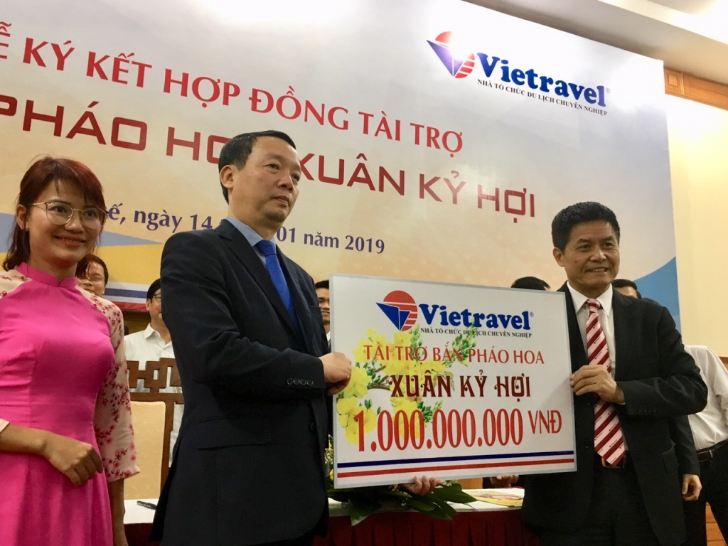 Thừa Thiên Huế: Vietravel tài trợ 1 tỷ đồng bắn pháo hoa dịp Xuân Kỷ Hợi