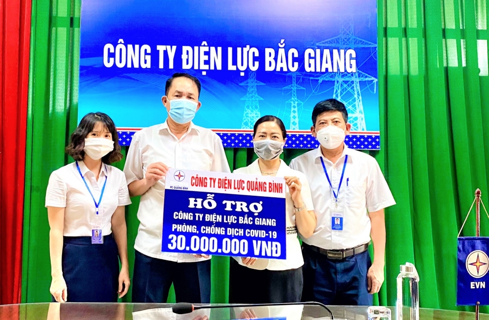 PC Quảng Bình: Hỗ trợ Điện lực Bắc Giang 30 triệu trong công tác phòng chống dịch Covid-19