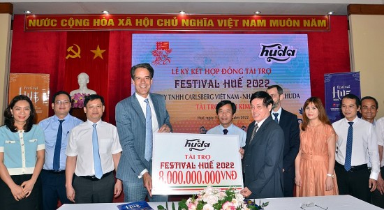 Nhãn hàng Bia Huda thực hiện chương trình “Bàn tiệc dài nhất châu Á” hướng đến Festival Huế 2022