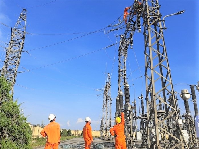 Ngành điện Quảng Bình: Đảm bảo vận hành an toàn lưới điện 110kV trong mùa nắng nóng