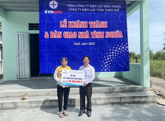 PC Thừa Thiên Huế: Bàn giao nhà tình nghĩa cho hộ nghèo tại xã Phú Gia