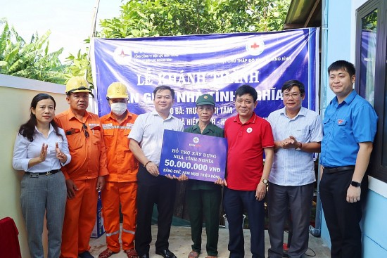 PC Quảng Bình: Trao tặng nhà tình nghĩa cho cựu thanh niên xung phong