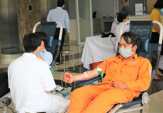 PC Thừa Thiên Huế: Hơn 120 cán bộ công nhân viên, người lao động hiến máu tự nguyện