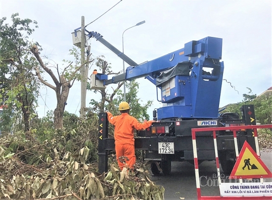 Ngành điện Thừa Thiên Huế: 6 đơn vị thành viên EVNCPC hỗ trợ khắc phục sự cố bão số 5