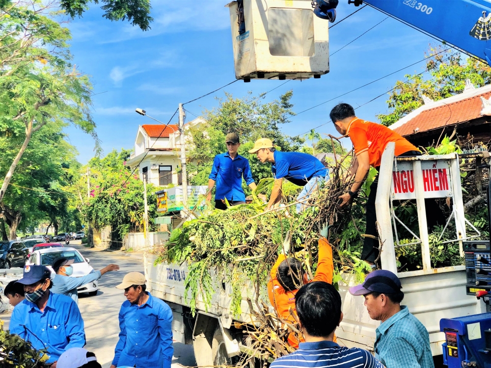 PC Thừa Thiên Huế: Chung tay khắc phục môi trường sau bão số 5