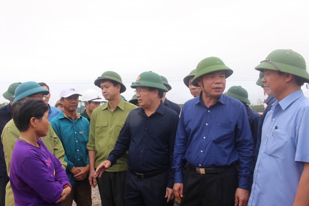 Phó Thủ tướng Chính phủ Trịnh Đình Dũng kiểm tra công tác ứng phó mưa lũ, cứu hộ, cứu nạn tại Quảng Trị