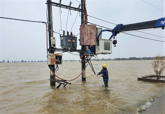 Ngành điện Quảng Bình: 100% khách hàng khu vực trung tâm được cấp điện trở lại