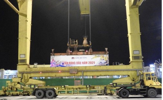 Đà Nẵng: Cảng Tiên Sa đón chuyến hàng đầu tiên năm 2021