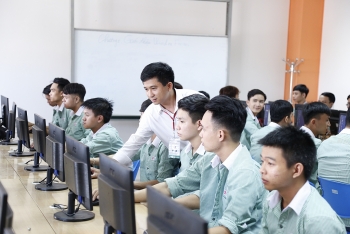 Đà Nẵng: Phòng tránh virus Corona, sinh viên ĐH Đông Á học online tại nhà