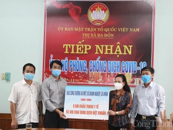 Báo Công Thương trao tặng 9.500 khẩu trang y tế và 500 chai dung dịch diệt khuẩn tại Quảng Bình