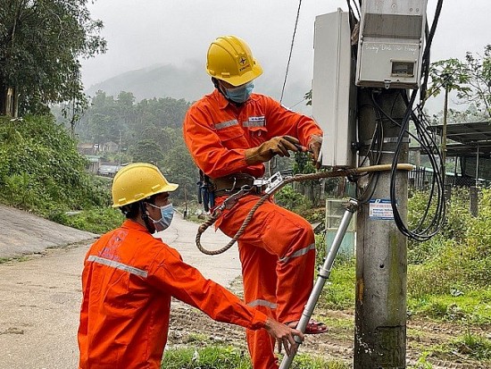 PC Quảng Ngãi: Nỗ lực cấp điện trong mùa nắng nóng