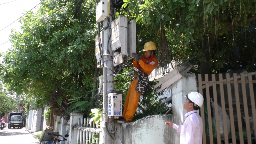 Kiểm tra tiêu chuẩn đo lường ngẫu nhiên 300 công tơ điện tại Đà Nẵng