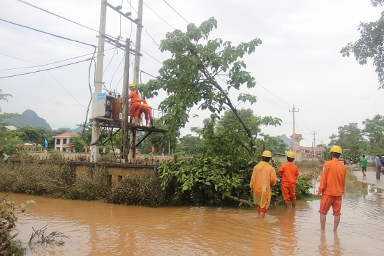 PC Quảng Bình: Triển khai công tác đảm bảo an toàn điện trong mưa lũ