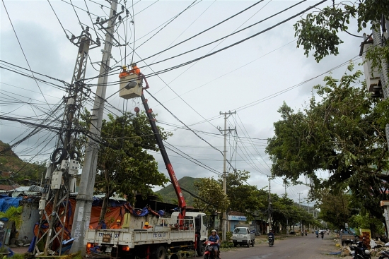 EVNCPC dồn lực đảm bảo sớm cung cấp điện sau bão