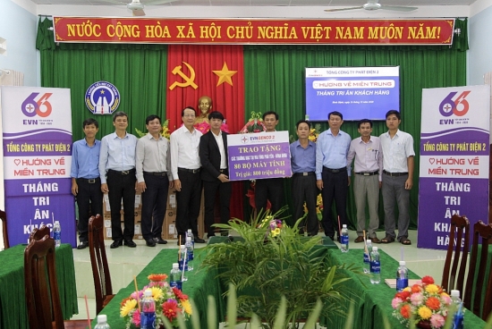 EVNGENCO 2 trao tặng 80 máy tính cho các trường học tại Phú Yên và Bình Định