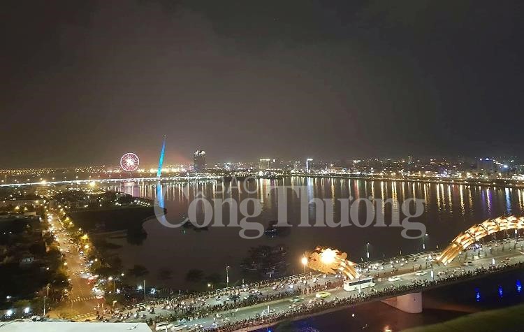 Đà Nẵng chào 2018 bằng màn pháo hoa rực sáng sông Hàn