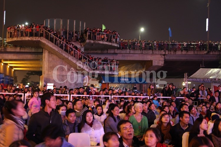 Đà Nẵng chào 2018 bằng màn pháo hoa rực sáng sông Hàn