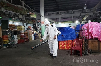 Đà Nẵng: Đồng loạt phun khử trùng, chống độc tại các chợ lớn