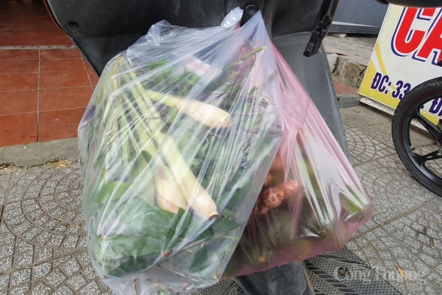 Đà Nẵng: Lá xông, thảo dược xông hơi ngừa cảm cúm đắt khách