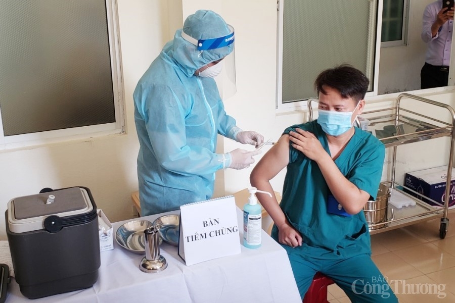 Đà Nẵng: 100 liều vaccine ngừa Covid - 19 đầu tiên được tiêm cho nhân viên y tế tuyến đầu chống dịch