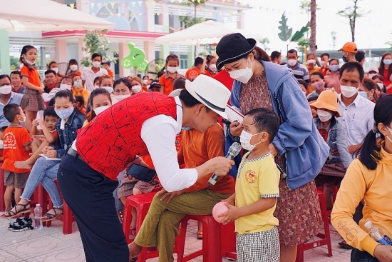 Quảng Nam: Hơn 500 phụ huynh, trẻ em tham gia chương trình "Sinh Con, Sinh Cha"