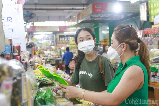 Sức mua tăng, tiểu thương Đà Nẵng háo hức đón khách du lịch