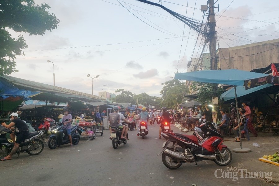 Đà Nẵng: Chợ tự phát, hàng rong tiềm tàng nguy cơ lây nhiễm Covid – 19, mất an toàn thực phẩm