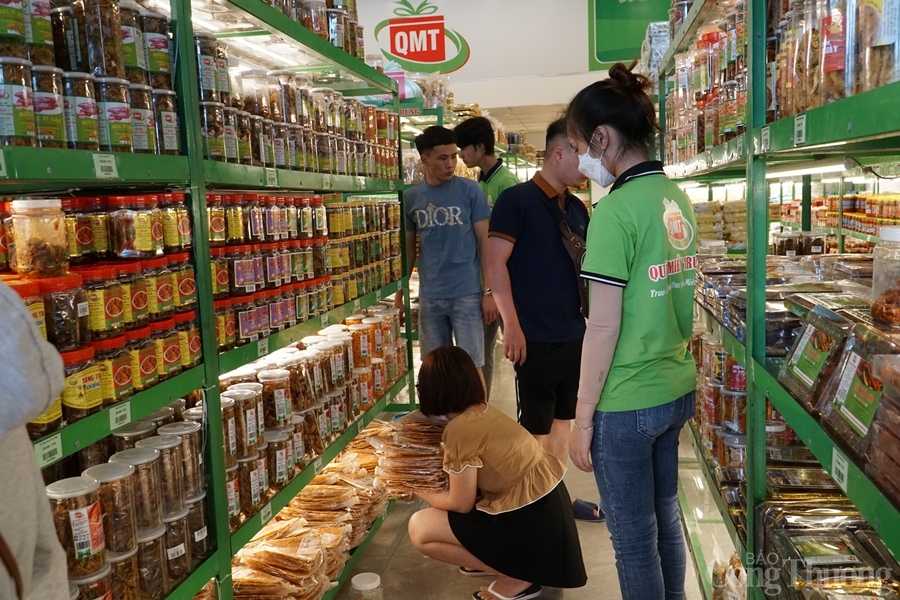 Đà Nẵng: Các cửa hàng, siêu thị đặc sản đông nghẹt khách du lịch