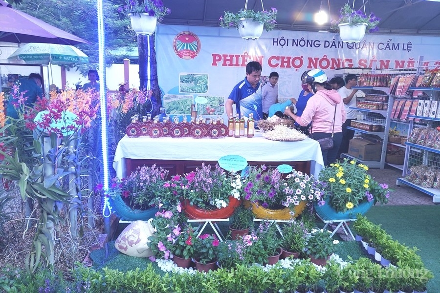 Người tiêu dùng Đà Nẵng hào hứng với phiên chợ nông sản