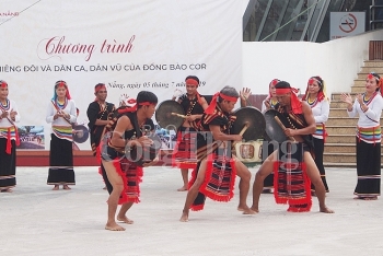 Đà Nẵng: Du khách thích thú với văn hóa cồng chiêng đồng bào Cor Quảng Ngãi